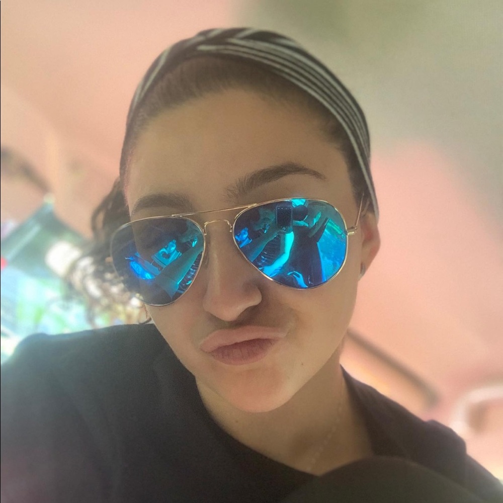 Meet your Posher, Kayla